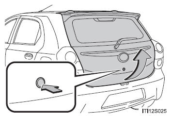 Veículos com interruptor de abertura da porta traseira